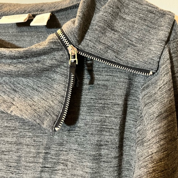 Weekends Sweater - Picture 3 of 5